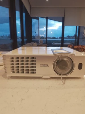 BenQ Projector - image 1 of 4