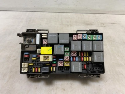 Jeep JK Wrangler 3.8L TIPM Module and Fuse Box 04692236AI 2008-2009 068957 - Image 1 of 4
