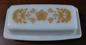 Pyrex Butter Dish Butterfly Gold White Flowers 2 pc Vintage Glass Ovenware Kitch - Picture 1 of 4