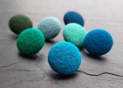 100% Wool Green & Blue Felt Fabric Covered 14, 19, 23, 25 or 31mm buttons - Image 1 of 4