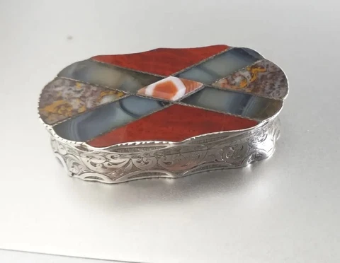 RARE VICTORIAN ANTIQUE SILVER VINAIGRETTE  MULTI COLOUR  AGATE TOP AND BASE Cover