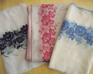 3-5 Yards Mesh Tulle Lace with Embroidered Red,Navy,Black Floral in Middle 730 - Picture 1 of 4