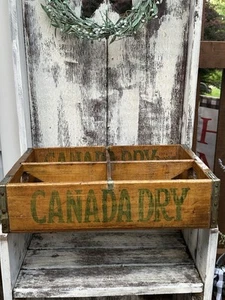 VTG Canada Dry/Ginger Ale St. Louis, MO Divided Wood Soda Beverage Crate - Picture 1 of 22