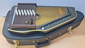 Chromaharp Autoharp w/ Case - Picture 1 of 10