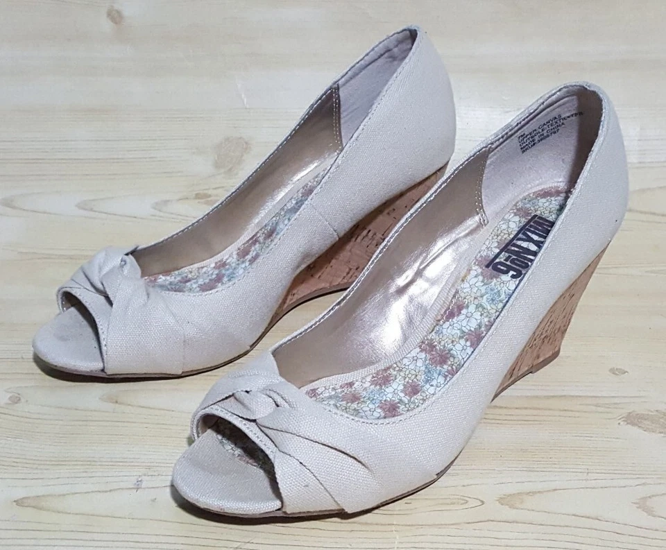 Mix No. Zapatos de salón de cuña de lona Peep Toe para mujer 7 M Foto 1 de 4