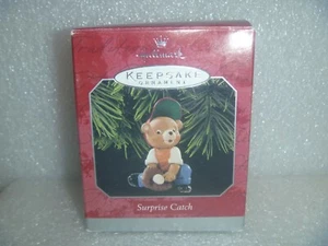 1998 Hallmark Keepsake Ornament "Surprise Catch" 25th Collecting Years - Picture 1 of 7