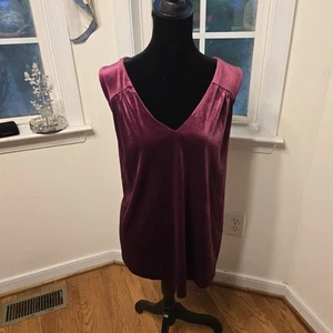 Old Navy Sleeveless Stretch Burgundy Velvet Tank Top Back Keyhole V-neck Size XL - Picture 1 of 7