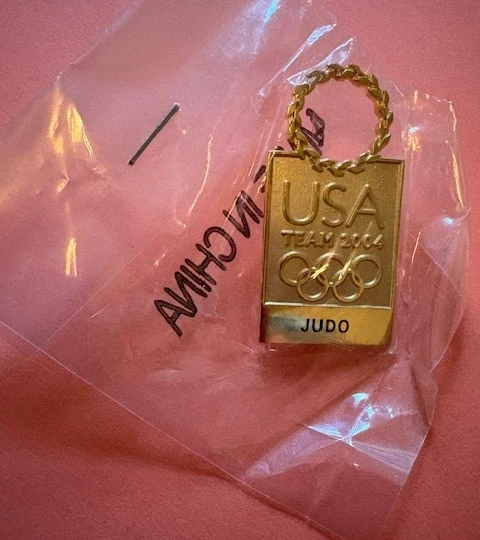 PIN OLÍMPICO DE ATENENAS EQUIPO DE ESTADOS UNIDOS ATLETA JUDO NOC ORO GANADORES CORONA LIMITADA Foto 1 de 1