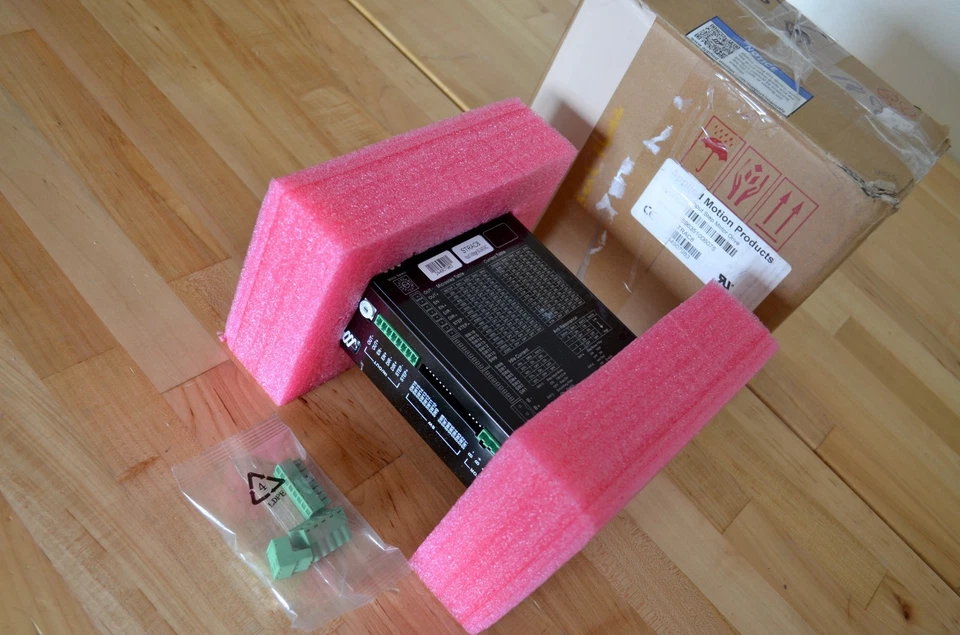 NUEVO Applied Motion Products STRAC8 controlador de motor paso a paso 8 amperios alimentado por CA paso/dir Foto 1 de 4