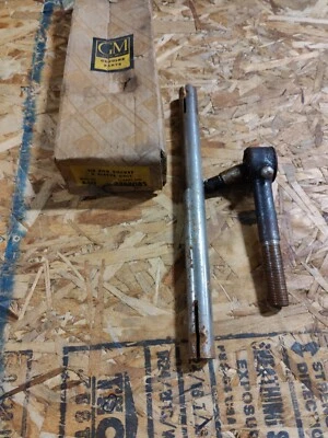 Camión Chevy 1960 5000LB eje primer diseño extremo de varilla de amarre y manga GM 3783085 NUEVO DE FÁBRICA Foto 1 de 2