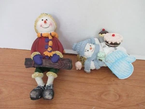 Lote de 2 FIGURAS DE MUÑECO DE NIEVE ~ Muñeco de nieve esquiador sentado ~ Muñeco de nieve Encore Snowbuddy (NUEVO CON ETIQUETAS) - Imagen 1 de 1