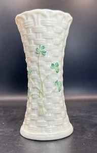 Belleek Korbgeflecht Muster mit Kleeblättern Vase - Bild 1 von 11