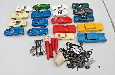 LOTE STROMBECKER DE CHASIS CHATARRA, CARROCERÍAS, MOTORES, EJES, RUEDAS, NEUMÁTICOS Y CAMIONETAS Foto 1 de 4