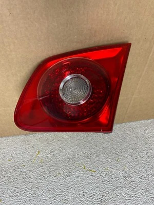 Luz trasera interior para pasajero derecho Volkswagen Jetta 2005 2006 2007 OEM O6672 DW Foto 1 de 4