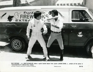 Rara foto in bianco e nero lobby card Cannonball Run II film film Burt Reynolds Jackie Chan - Foto 1 di 1