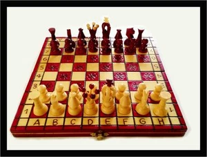 SCACCHIERA IN LEGNO • RICHIUDIBILE PORTATILE ARTIGINALE COMPLETA CHESS • SCACCHI - Foto 1 di 1