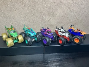Hot Wheels Monster Jam 1:64 5 X Bundle - Diecast Monster Trucks Animals - Used. - Picture 1 of 5