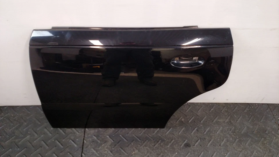 Saturn L300 2005 conductor izquierdo izquierda exterior puerta trasera revestimiento solo negro 8555 Foto 1 de 1