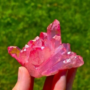 80-100 g Rosa Caliente Rojo Aura Angel Titanio Cristal Racimo de Curación Geoda Regalo de Navidad - Imagen 1 de 4