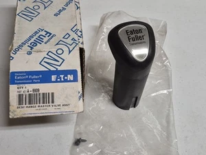 9 or 10 Speed Eaton Fuller Transmission A6909 Shift Knob Only New Old Stock - Picture 1 of 3