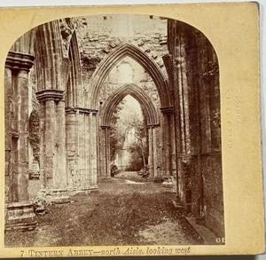 Tintern Abbey View of North Aisle Mirando hacia el oeste a través de arcos góticos Stereoview - Imagen 1 de 4