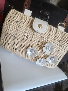 BTB Los Angeles Clutch Handtasche Tasche Damen beige Carrington perlmutt Blumen - Bild 1 von 11