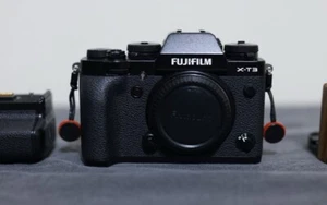 Fujifilm x-T3 Body w/ Accessories - Picture 1 of 6