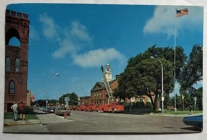 City Hall And Modern Fire Equipment Fergus Falls, Minnesota Postcard (G1) - Picture 1 of 2