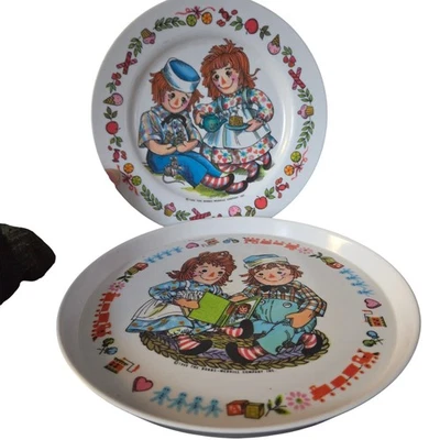 复古 Raggedy Ann and Andy 盘子 2 件套 Bobbs Merrill 1969 Oneida 豪华版 — 第 1/4 张图片