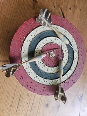 Jeu Ancien cible Avec 3 Fléchettes Bois Et Plumes Naturelles  - Photo 1/3