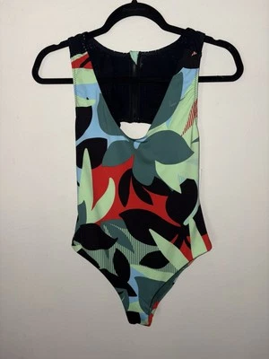 Maiô Nike feminino colorido verde/azul/vermelho peça única tamanho médio - Imagem 1 de 4