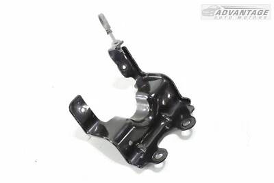 2015-2018 CHRYSLER 300 3.6L AWD BRAKE BOOSTER AIR VACUUM PUMP MOUNT BRACKET OEM - Image 1 of 4