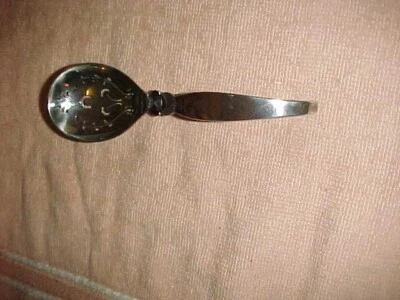 GEORG JENSEN - CUCHARA PERFORADA DE PLATA DE LEY CON PATRÓN DE CACTUS - 33 gramos Foto 1 de 4