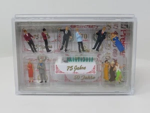Preiser HO 10775 Anniversary Party Guests Servers Drinks Table Figure Set - Picture 1 of 1