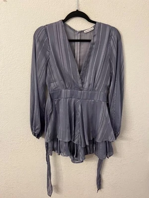 Blusa mameluco Dainty Hooligan para mujer a rayas con cuello en V talla mediana Foto 1 de 4