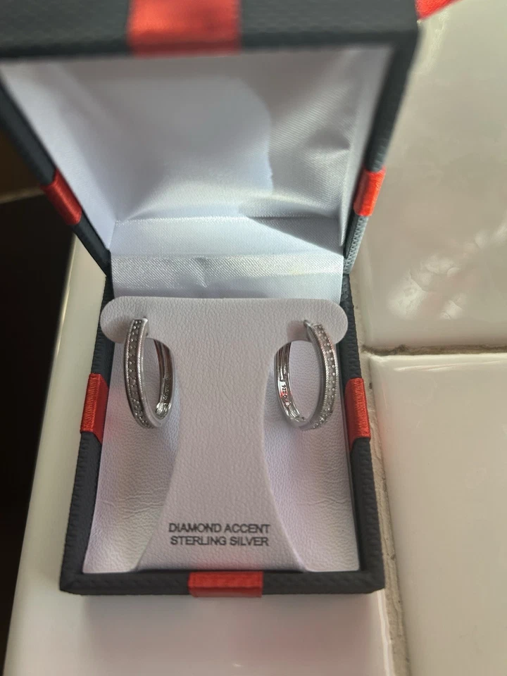 Серебро с подлинным бриллиантом, серьги - Изображение 1 из 1