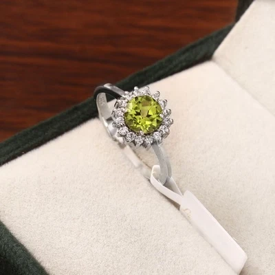 Anillo con halo de diamantes de peridoto de plata de ley 925 piedra de nacimiento de agosto regalo para ella Foto 1 de 4