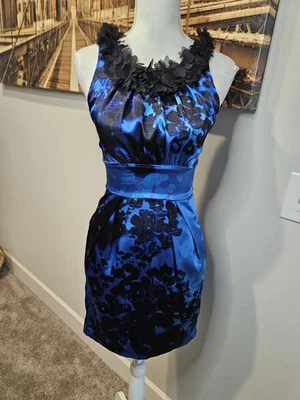 Vestido floral azul B. Darlin con escote con volantes #51 Foto 1 de 4