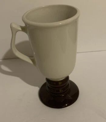 Taza de café con pedestal marrón espresso blanco Pottery Loews Hotel EE. UU. HALL Pottery Loews Hotel 12 oz 6" Foto 1 de 4