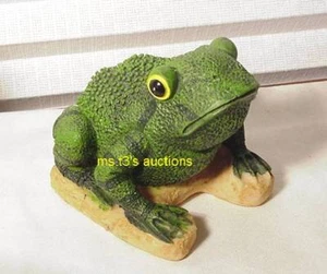 GRÜNER FROSCH auf Turf Gartenstatue Teich/Hofdeko *NEU* - Bild 1 von 1