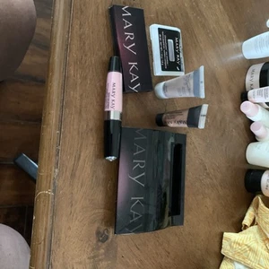 Mary Kay Make Up Bundle Refillable Case Eyeshadows Many Colors. - Picture 1 of 10