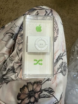 iPod Shuffle 2nd Generation Silver New Sealed 1GB - Image 1 of 3