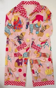 Pijama Karen Mabon Leopardo Rosa con Borde Corazón Rojo - Grande - Excelente  - Imagen 1 de 23