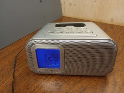 Estación de Acoplamiento Reloj Despertador iH22 para iPod iPhone, Sin Corrosión, Con Cable Foto 1 de 4