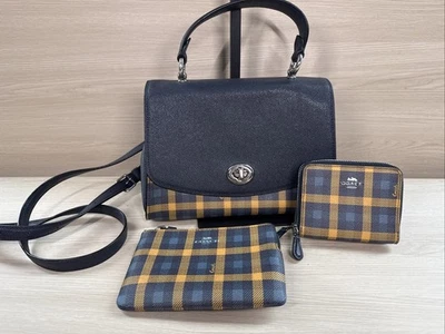 Bandolera Coach Tilly con asa superior azul marino y amarillo a cuadros con billetera de cuero Foto 1 de 4