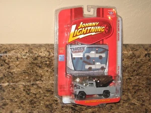 Johnny Lightning 1959 Ford Tow Truck '59 Truckin' America Flat Gray 1 of 2500 - Picture 1 of 4