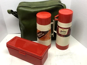Retro Aladdin Picknick 3er Set Thermoskannen Kunststoffbox rot mit grüner Vinyltasche - Bild 1 von 12