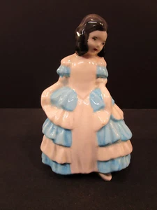 Vestido Vintage Porcelana Bonita Chica En Azul Y Blanco Japón Tal vez? De 4" de alto - Imagen 1 de 10