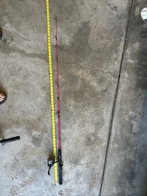 ZEBCO HOT CAST Rod & Reel Zeno 33 Micro Reel Hot Pink - Image 1 of 4