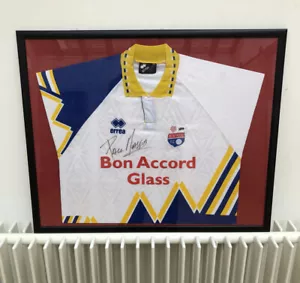 Signed Montrose FC Shirt 1995/1996 Season Framed Vintage Football Tops Size XL - Picture 1 of 3